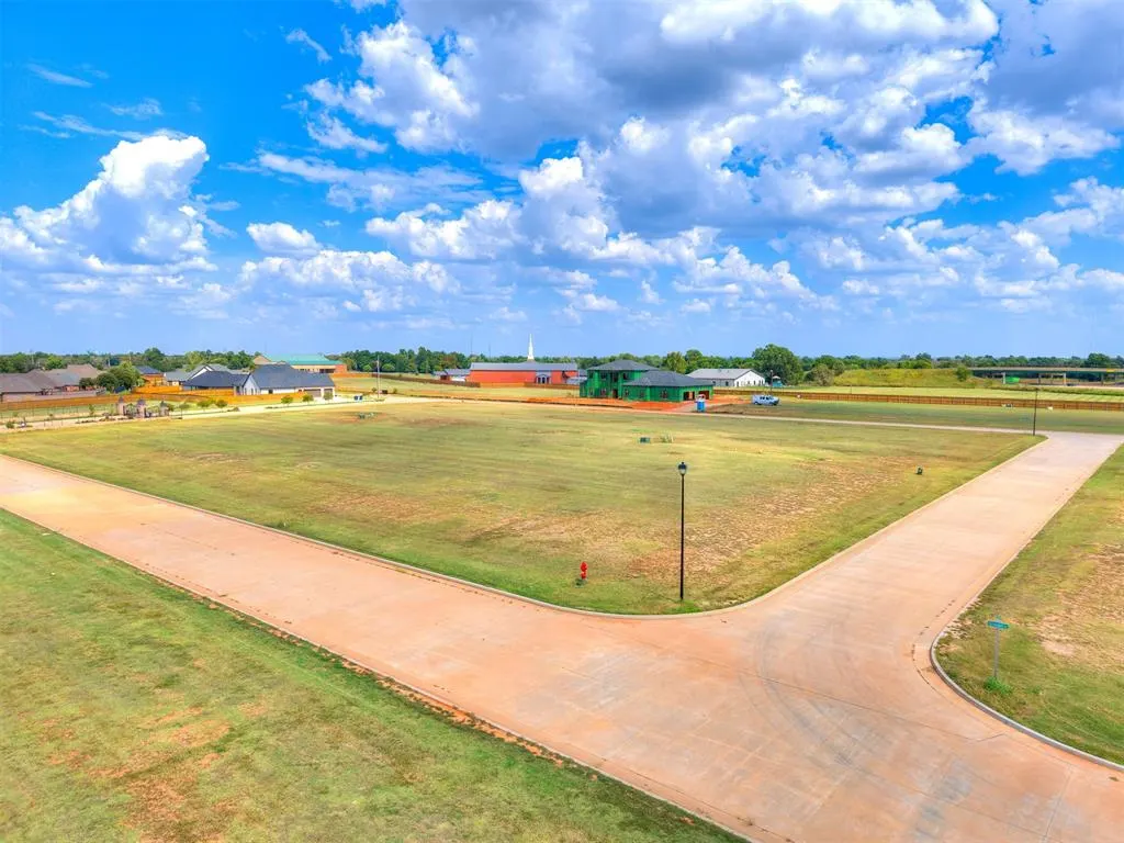 Photo 7 — 3513 Scissortail Lane, Chickasha, OK 73018
