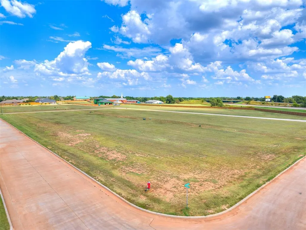 Photo 9 — 3513 Scissortail Lane, Chickasha, OK 73018