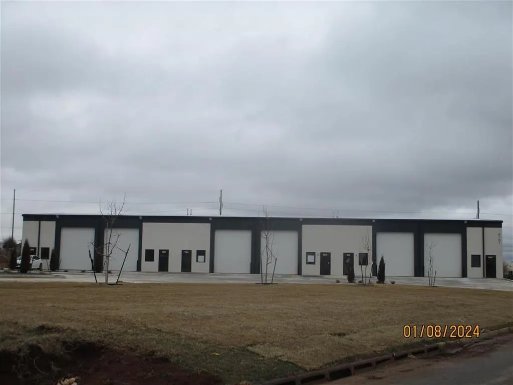 Photo 6 — 8101 Silver Crossing, Oklahoma City, OK 73132