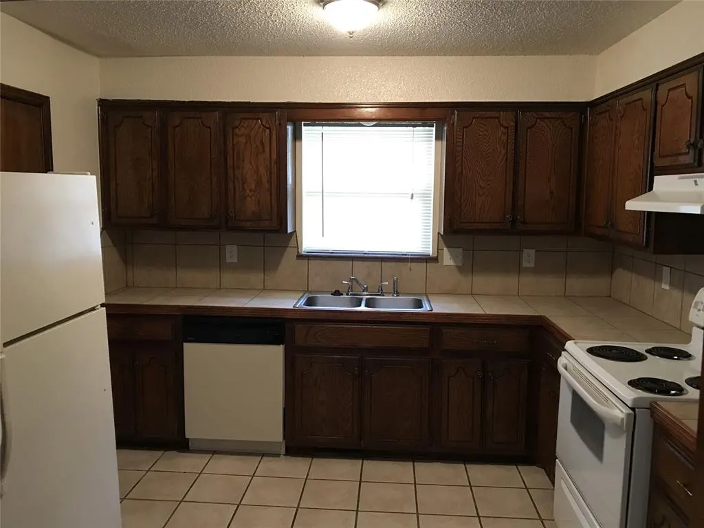 Photo 4 — 1909 Chandelier Drive 1909 1911, Norman, OK 73069