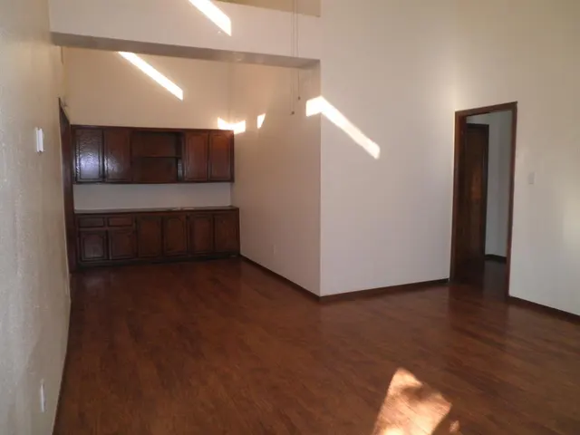 Photo 8 — 1909 Chandelier Drive 1909 1911, Norman, OK 73069