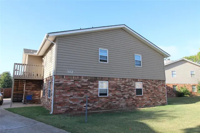 Photo 2 — 312 Chalmette Street, Norman, OK 73071