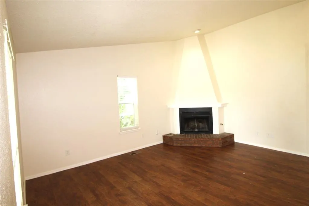 Photo 5 — 900 Aspen Court, Noble, OK 73068