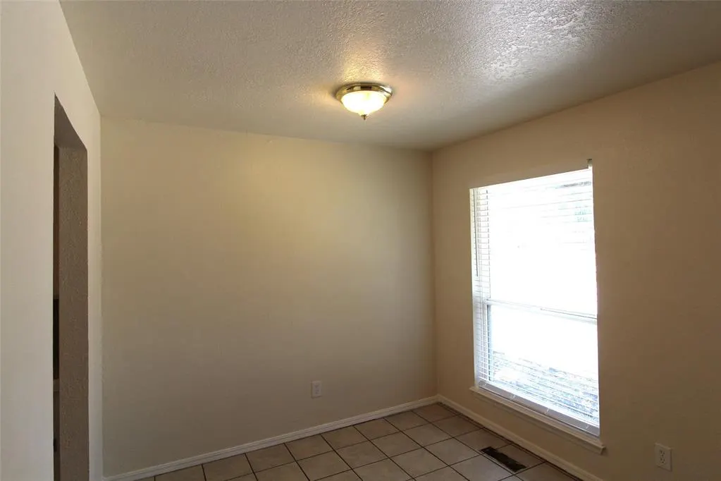 Photo 6 — 900 Aspen Court, Noble, OK 73068