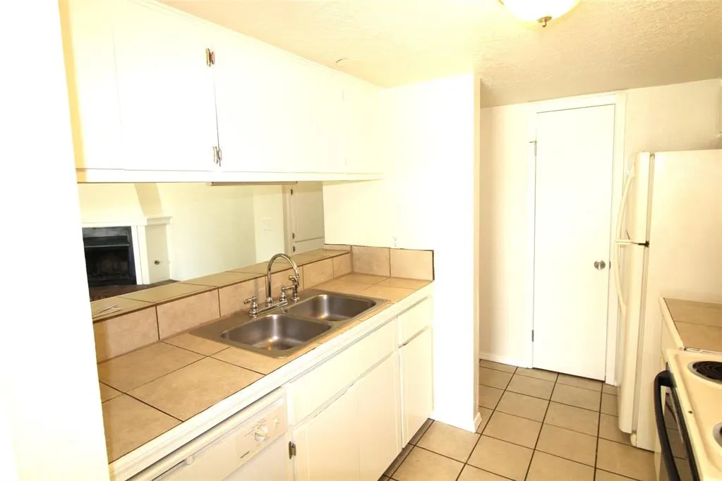 Photo 8 — 900 Aspen Court, Noble, OK 73068