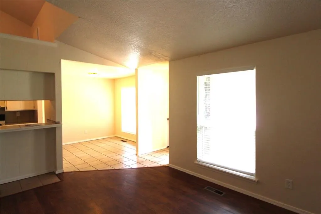 Photo 9 — 900 Aspen Court, Noble, OK 73068