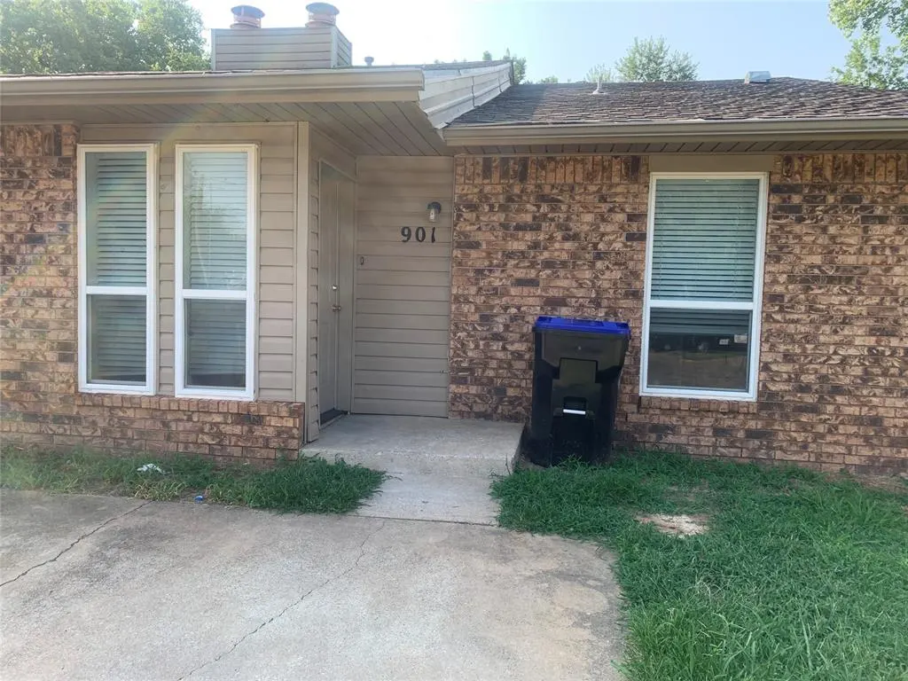 Front exterior — 901 Acacia Street 903, Noble, OK 73068