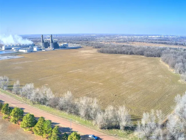 Photo 2 — 1001 NE 34th Street, Newcastle, OK 73065