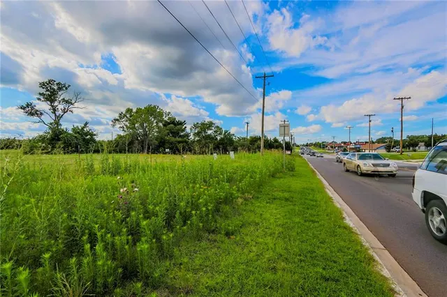 Photo 4 — 0000 S WESTERN Avenue, Oklahoma City, OK 73170