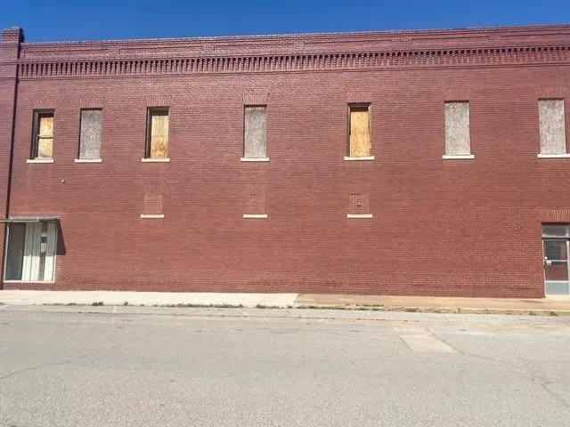 Photo 2 — 125 S main Street, Lindsay, OK 73052
