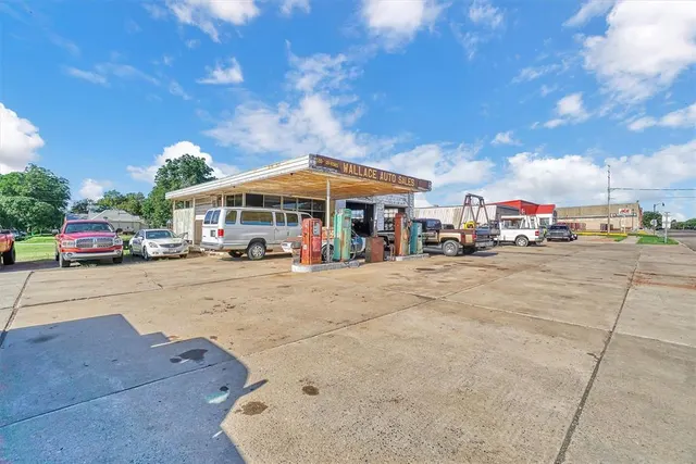 Photo 3 — 220 E Lincoln Street, Mangum, OK 73554
