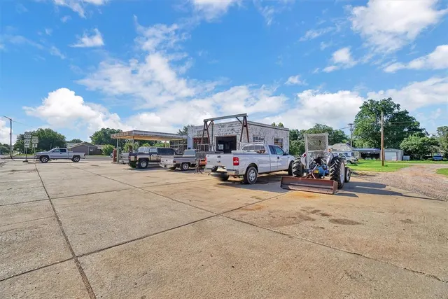 Photo 5 — 220 E Lincoln Street, Mangum, OK 73554