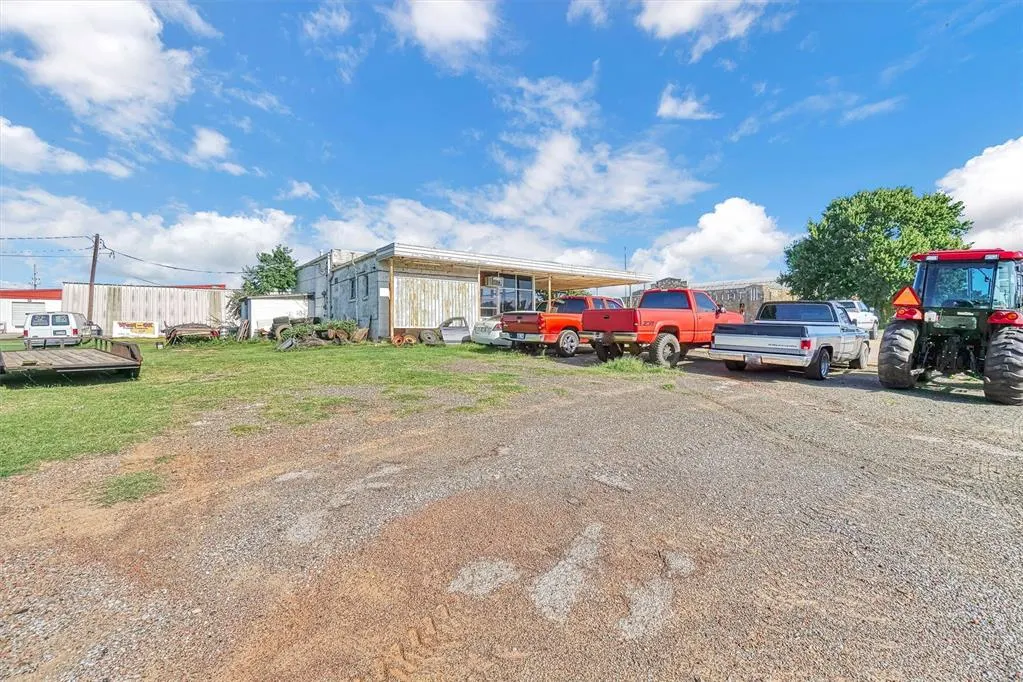 Photo 13 — 220 E Lincoln Street, Mangum, OK 73554