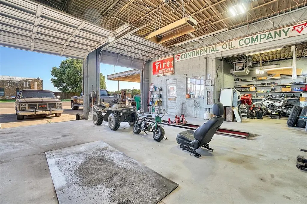 Photo 9 — 220 E Lincoln Street, Mangum, OK 73554