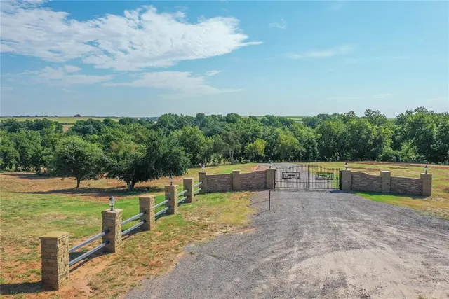 Photo 4 — Buck Lane, Weatherford, OK 73096