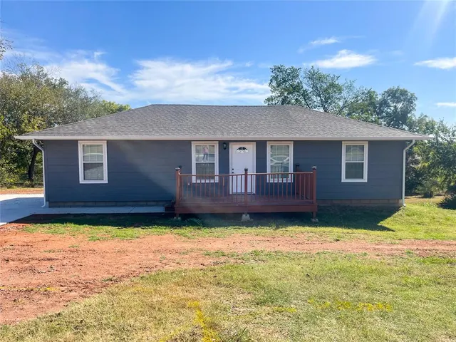 Photo 2 — 824 S Bennett Boulevard, Chandler, OK 74834