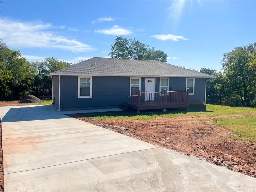 Photo 3 — 824 S Bennett Boulevard, Chandler, OK 74834