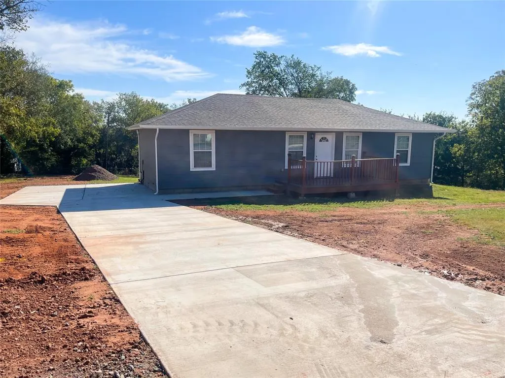 Photo 4 — 824 S Bennett Boulevard, Chandler, OK 74834