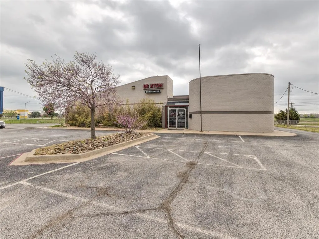 Photo 3 — 7304 N Comanche Avenue, Warr Acres, OK 73132