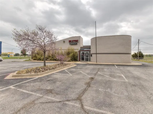 Photo 3 — 7304 N Comanche Avenue, Warr Acres, OK 73132