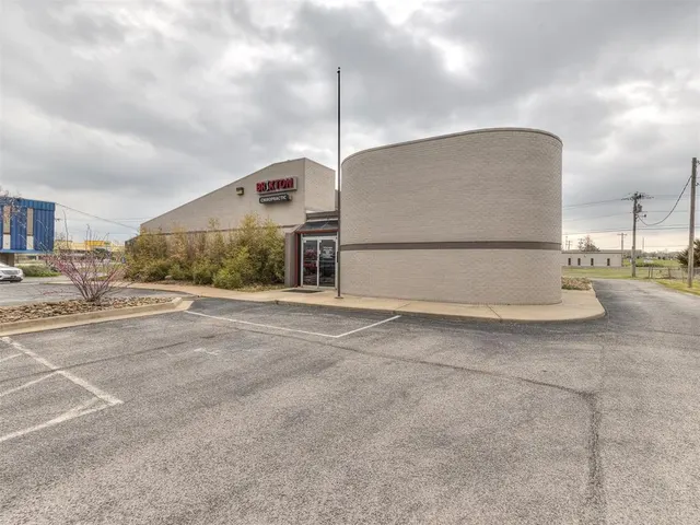 Photo 4 — 7304 N Comanche Avenue, Warr Acres, OK 73132