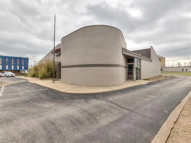 Photo 5 — 7304 N Comanche Avenue, Warr Acres, OK 73132
