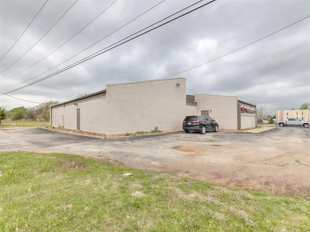 Photo 48 — 7304 N Comanche Avenue, Warr Acres, OK 73132