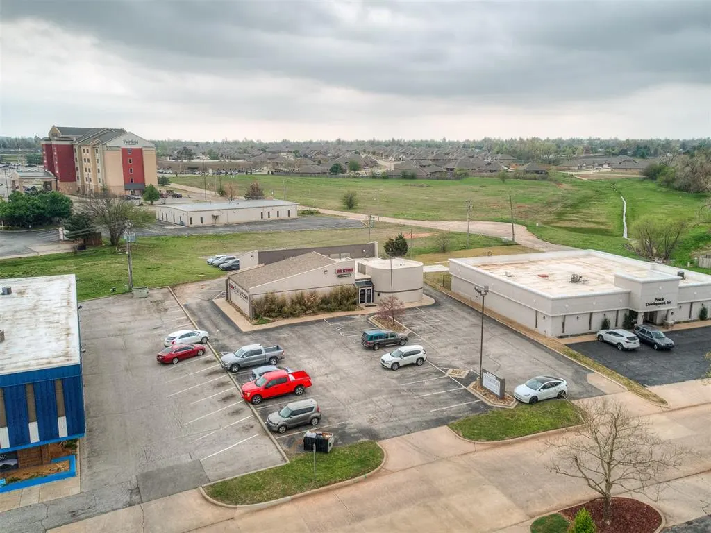 Photo 49 — 7304 N Comanche Avenue, Warr Acres, OK 73132