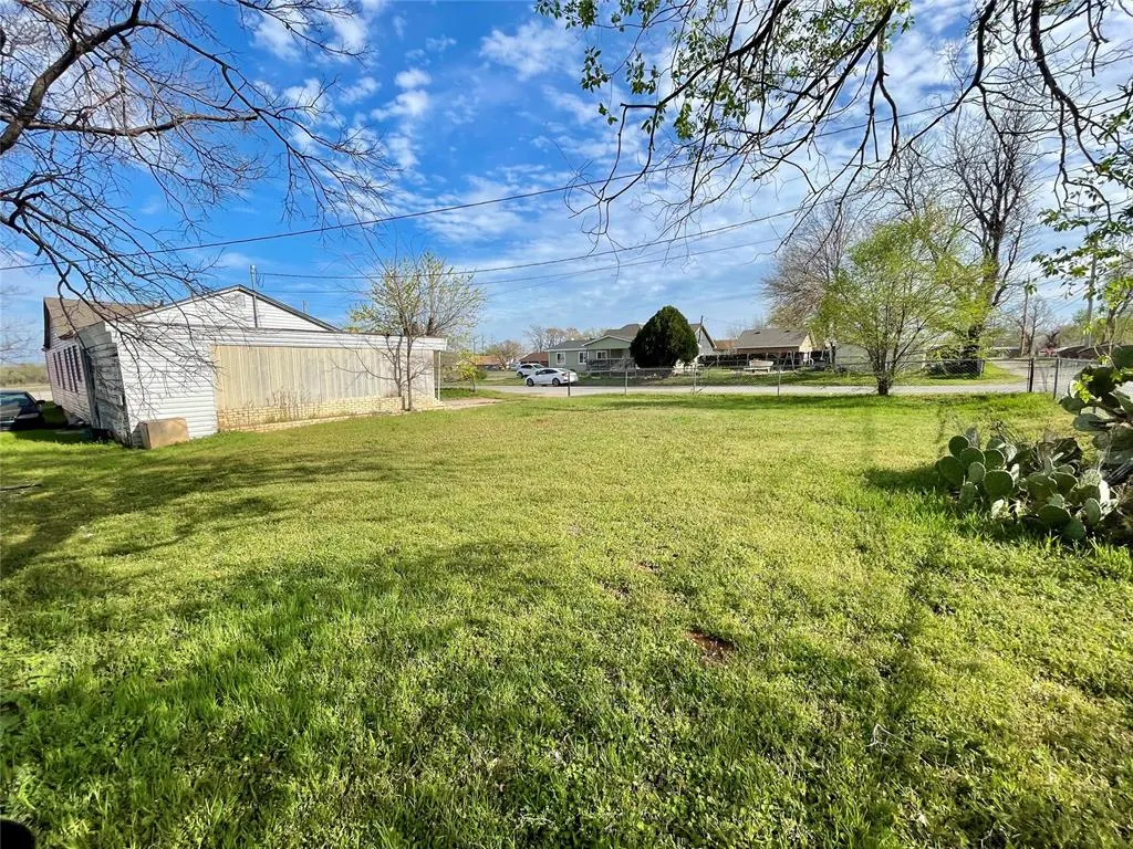 Photo 3 — 604 N 3rd Street, Clinton, OK 73601