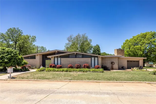 Front exterior — 1225 N Kansas Street, Weatherford, OK 73096