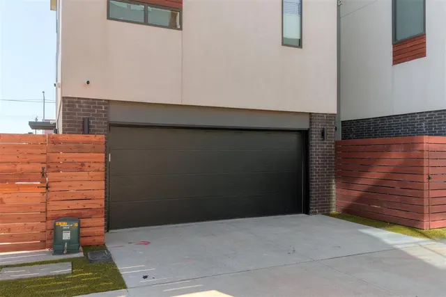 Photo 5 — 817 NW 6th Street, Oklahoma City, OK 73106