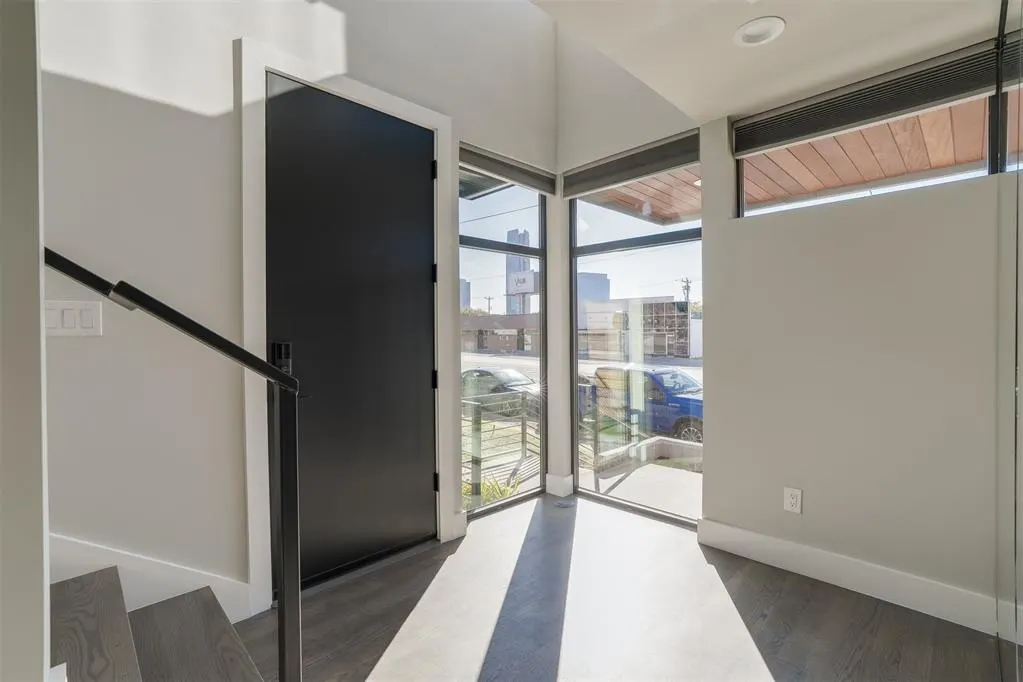 Photo 6 — 817 NW 6th Street, Oklahoma City, OK 73106