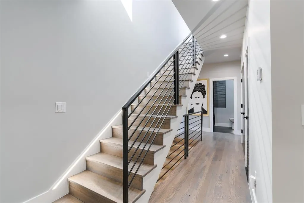 Photo 32 — 817 NW 6th Street, Oklahoma City, OK 73106