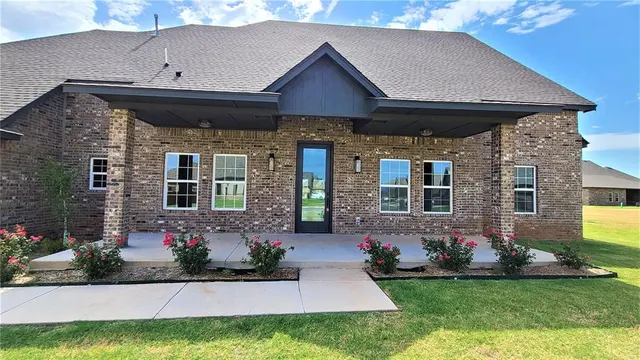 Photo 3 — 200 Braxton Way, Yukon, OK 73099