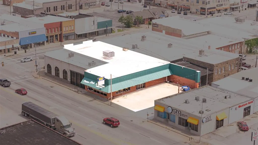 Photo 5 — 104 E Graham Avenue, Pryor, OK 74361