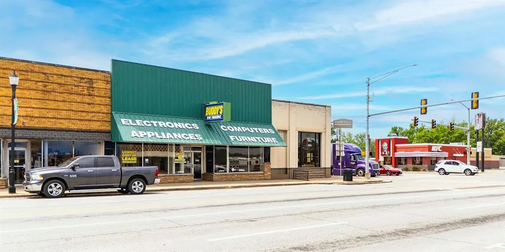 Photo 6 — 104 E Graham Avenue, Pryor, OK 74361