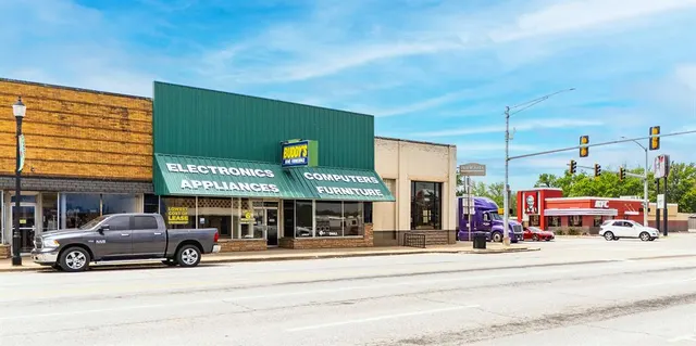Photo 6 — 104 E Graham Avenue, Pryor, OK 74361