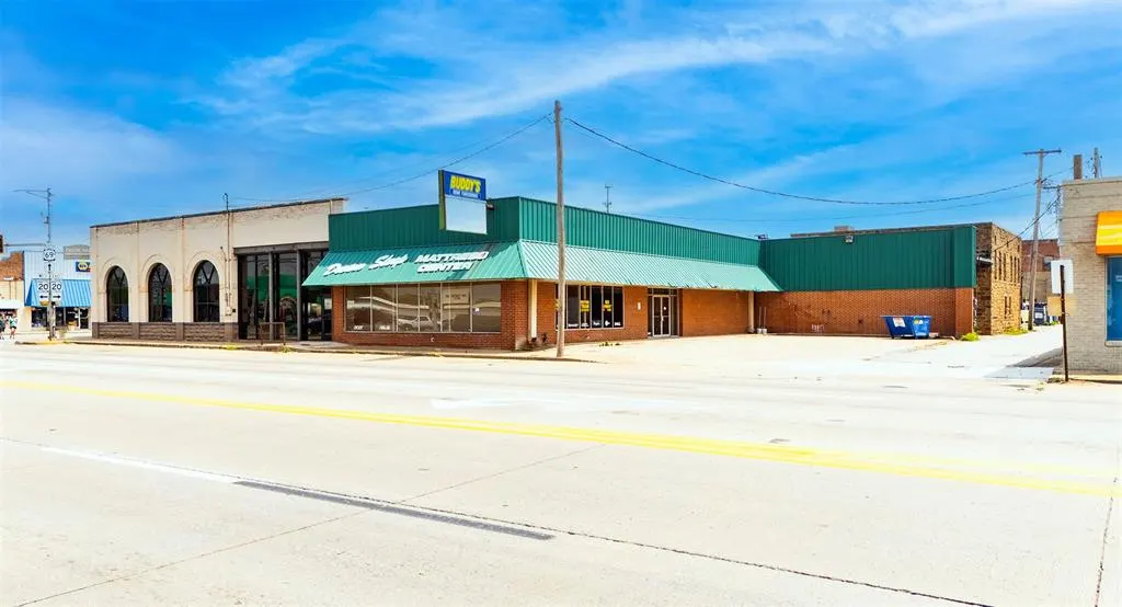 Photo 8 — 104 E Graham Avenue, Pryor, OK 74361