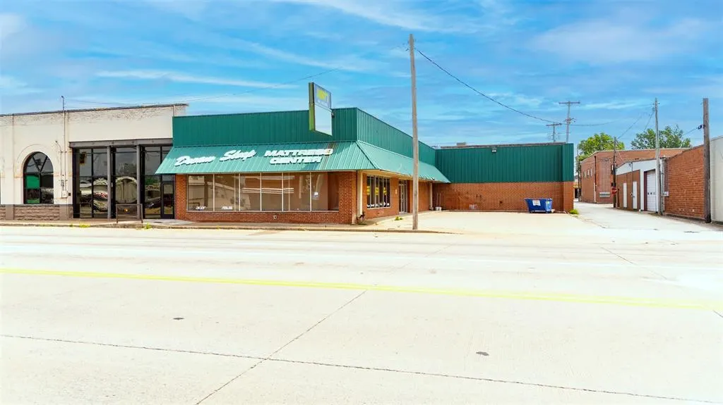 Photo 9 — 104 E Graham Avenue, Pryor, OK 74361