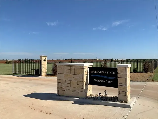 Photo 2 — 1905 Five Springs Court, Kingfisher, OK 73750