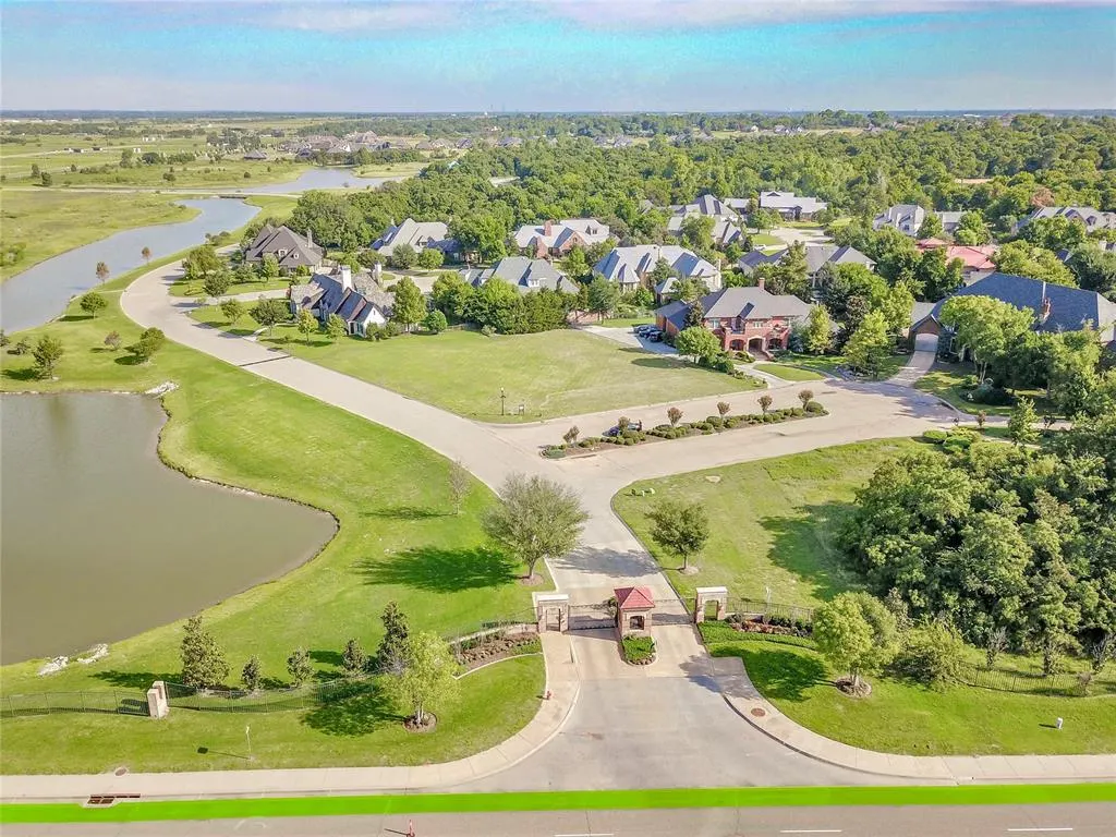 Photo 2 — 4005 Crittenden Link Court, Norman, OK 73072
