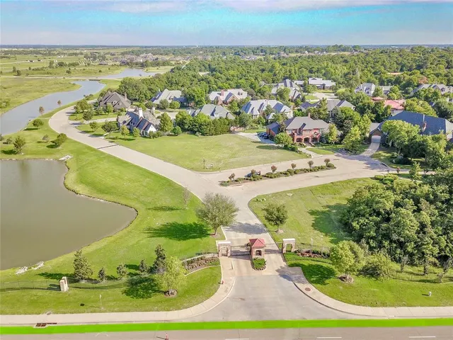 Photo 2 — 4005 Crittenden Link Court, Norman, OK 73072