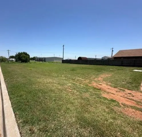 Photo 2 — Rawlings Drive, Clinton, OK 73601