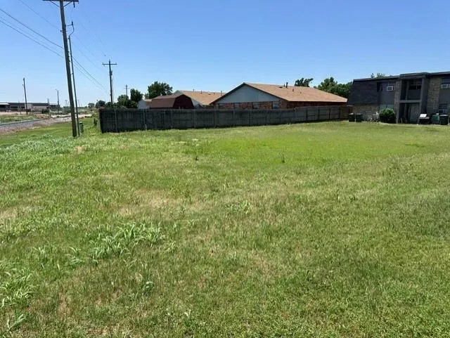 Photo 4 — Rawlings Drive, Clinton, OK 73601