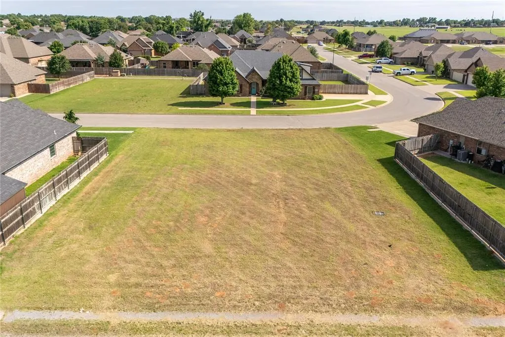 Photo 4 — 2001 Pinnacle Drive, Weatherford, OK 73096