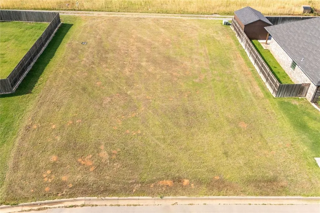 Photo 7 — 2001 Pinnacle Drive, Weatherford, OK 73096