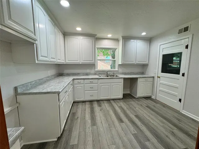 Photo 6 — 613 N Broadway, Hobart, OK 73651