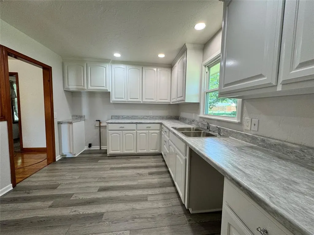 Photo 7 — 613 N Broadway, Hobart, OK 73651
