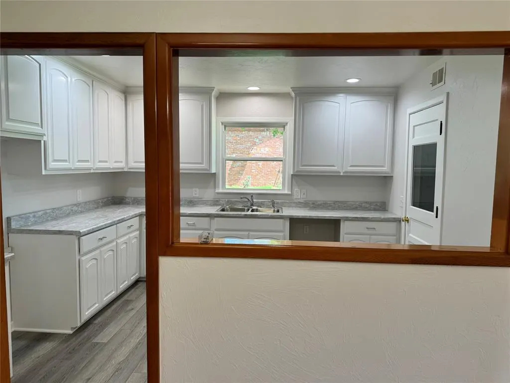 Photo 9 — 613 N Broadway, Hobart, OK 73651