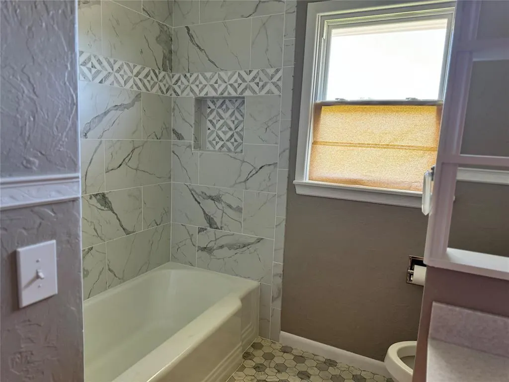 Photo 10 — 613 N Broadway, Hobart, OK 73651